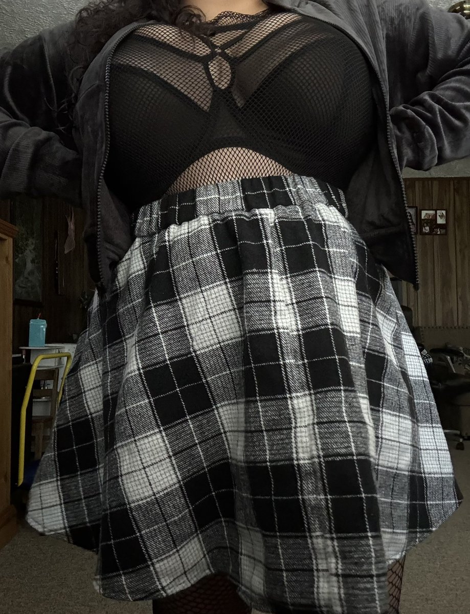 lalenoraaa's tweet image. I think I like this outfit