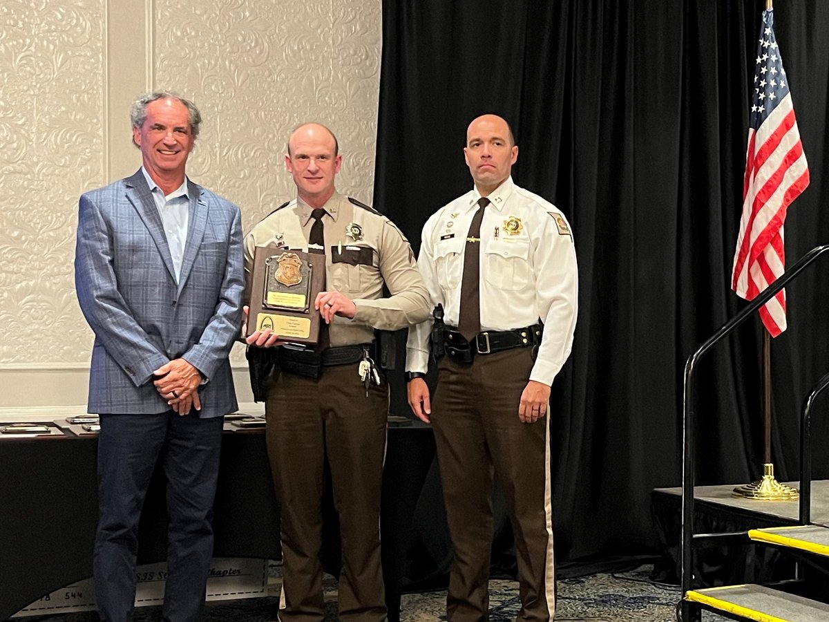 We're #JeffCoProud to share that Corporal Gearon was recently presented with the Above &amp; Beyond the Call of Duty award by the St. Louis Chapter of ASIS International. He's pictured here with Mike York, Chairman of the St. Louis Chapter of ASIS International &amp; Captain Moore.
(1/2)
