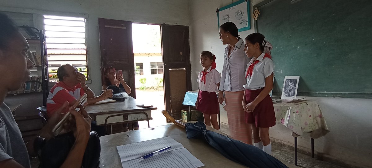 YMarquezSanchez's tweet photo. Visita de Ayuda Metodológica a la  Escuela Especial José de la Luz y Caballero. Educandos y docentes Unidad Artística del Instructor de arte dieron un bonito recibimiento. 
#20AñosBjm
#EducaciónFreyre
#EducaciónHolguín
#CubaMined https://t.co/W88ga7tPt8