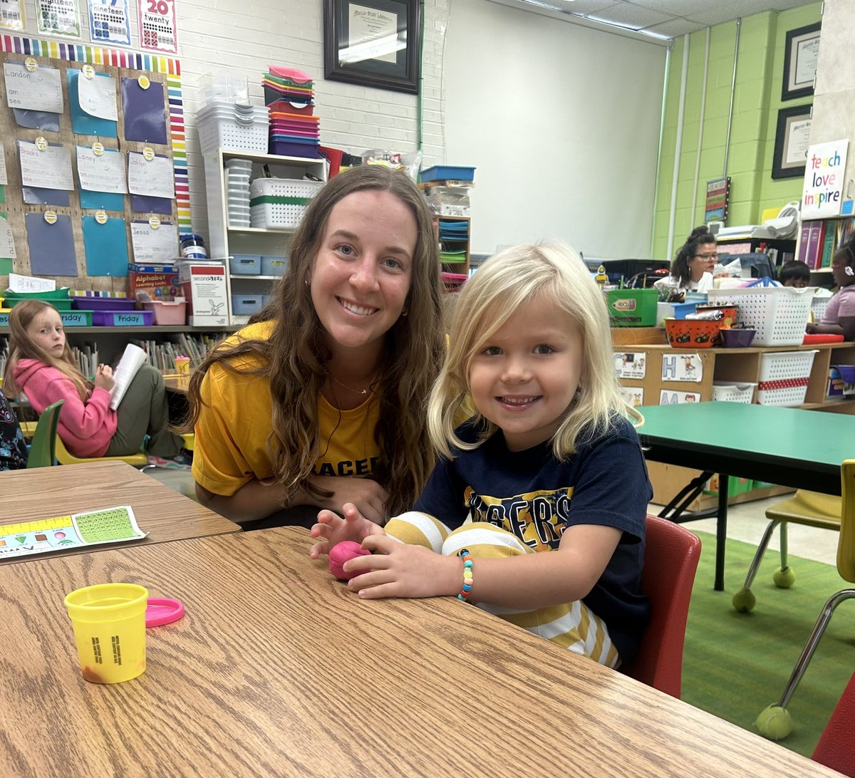 Throughout the month of October, Racer softball is partnering with two kindergarten classes at Murray Elementary to 𝗧𝗔𝗖𝗞𝗟𝗘 𝗛𝗨𝗡𝗚𝗘𝗥! 

Click the link to donate!  bit.ly/4d7LRta

#GoRacers🏇
