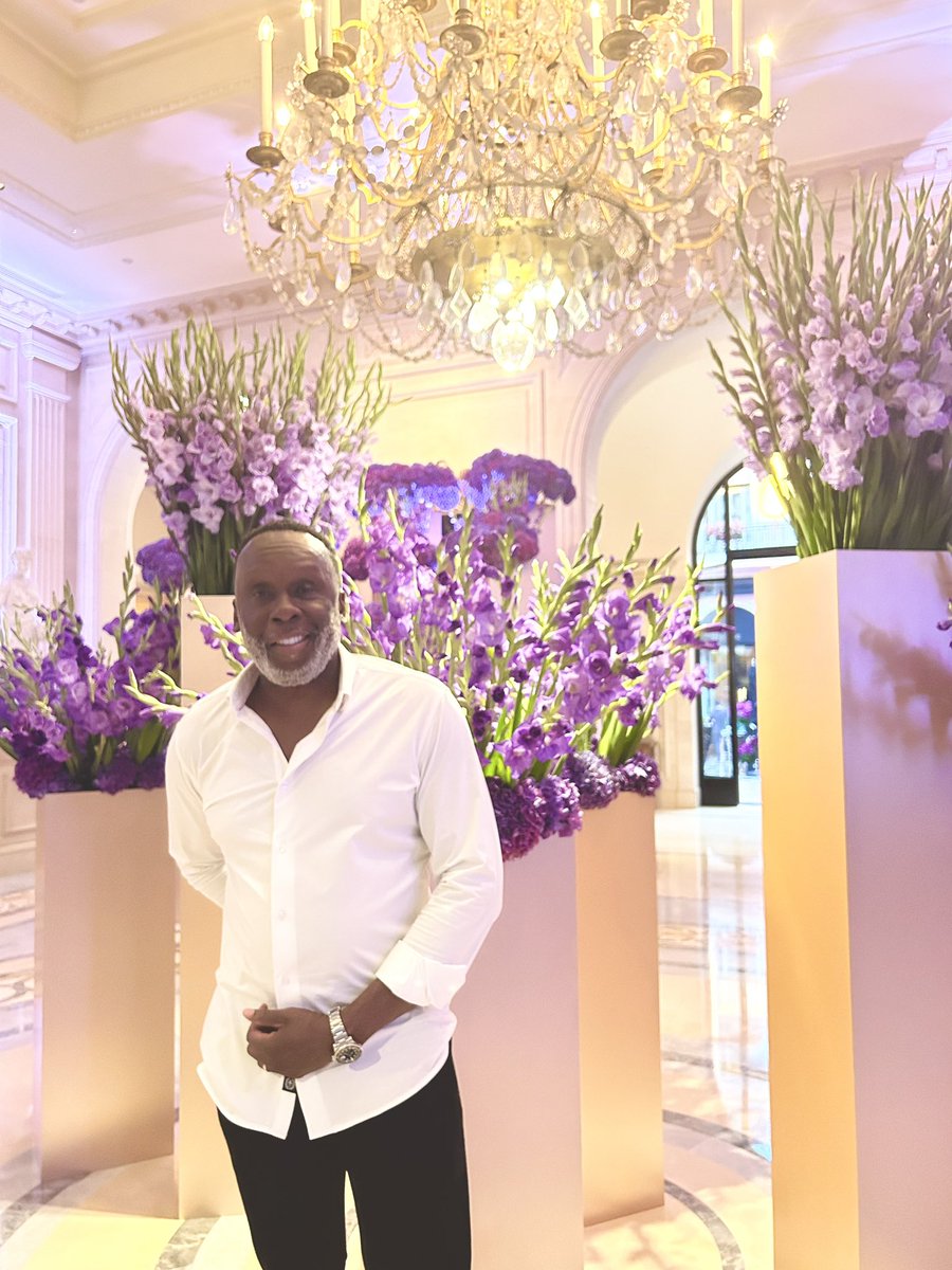 Bon Action de grâce à tous ! Je vous souhaite une journée remplie de gratitude et de moments précieux avec vos proches ! Célébrez cette occasion pour vous remémorer les choses qui vous rendent heureux et partagez ces instants de joie !