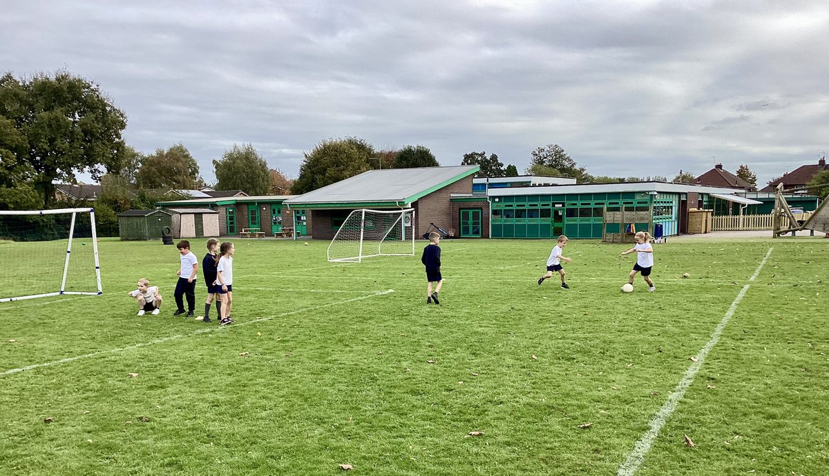 Great fun in PE today learning football skills of 1on1 attack and defend. Some amazing goal keeping on display! @ComberbachMrsY <a href="/ComberbachMrDN/">David Newton</a>