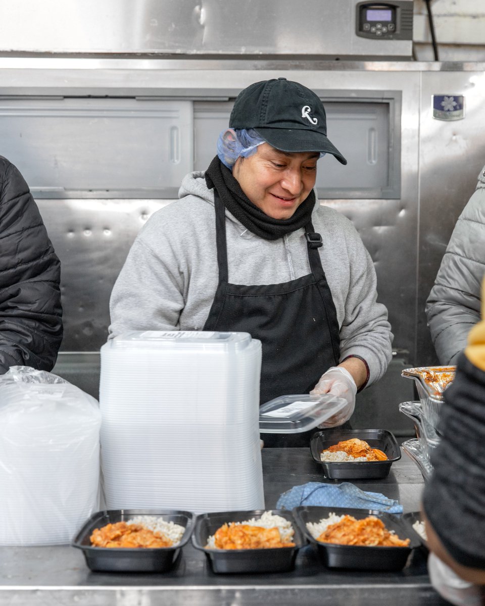 Every tray packed with care, every meal made with love. 🍽️💛 Serving up fresh, nutritious meals for the great people of NYC, one tray at a time. #FeedingNYC #CommunityFirst #KommissaryCares #NYC #CaringForOther #MealsOnWheels