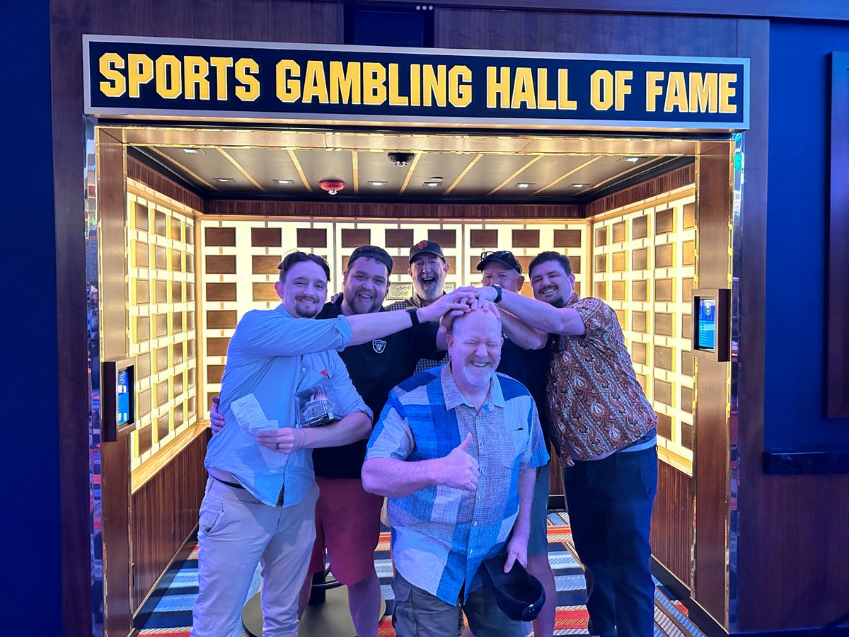 MccannPI's tweet image. Father Son NFL Sunday at Circa. Not a bad hit either. Thanks @JeffreyBenson12 @CircaSports @FootballContest @BillKrackman