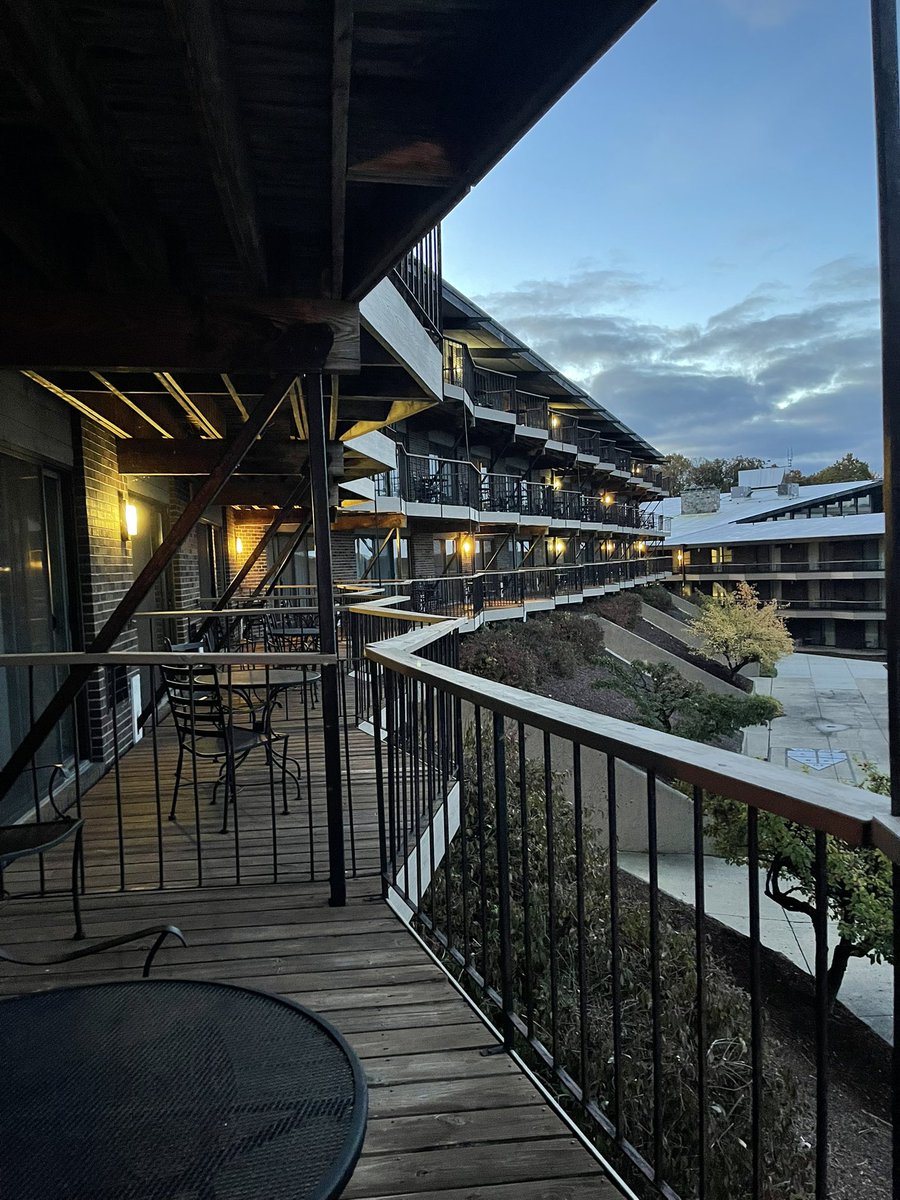 karrie_joy's tweet image. I got in an early morning run through the ski resort before learning ALL day!! So much coffee is being consumed ☕️💻😳
#hellofaview
#learninggrowing
#overcaffeinated
#datanerdconference🤓