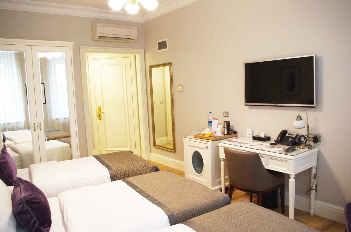 Vacations are better with a crowd! For large families, we offer the Deluxe Triple Room...

📍 Galata Mansion✨ Deluxe Triple Room

#meroddihotels #meroddigalatamansion #galata #beyoglu #hotel #boutique #boutiquehotel #history #hospitality
