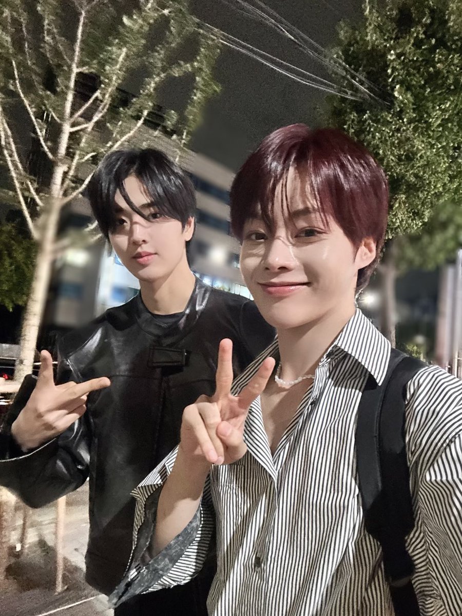 TPST_twt's tweet image. [#한빈] 퇴근핑핑 ✌🏻✌🏻