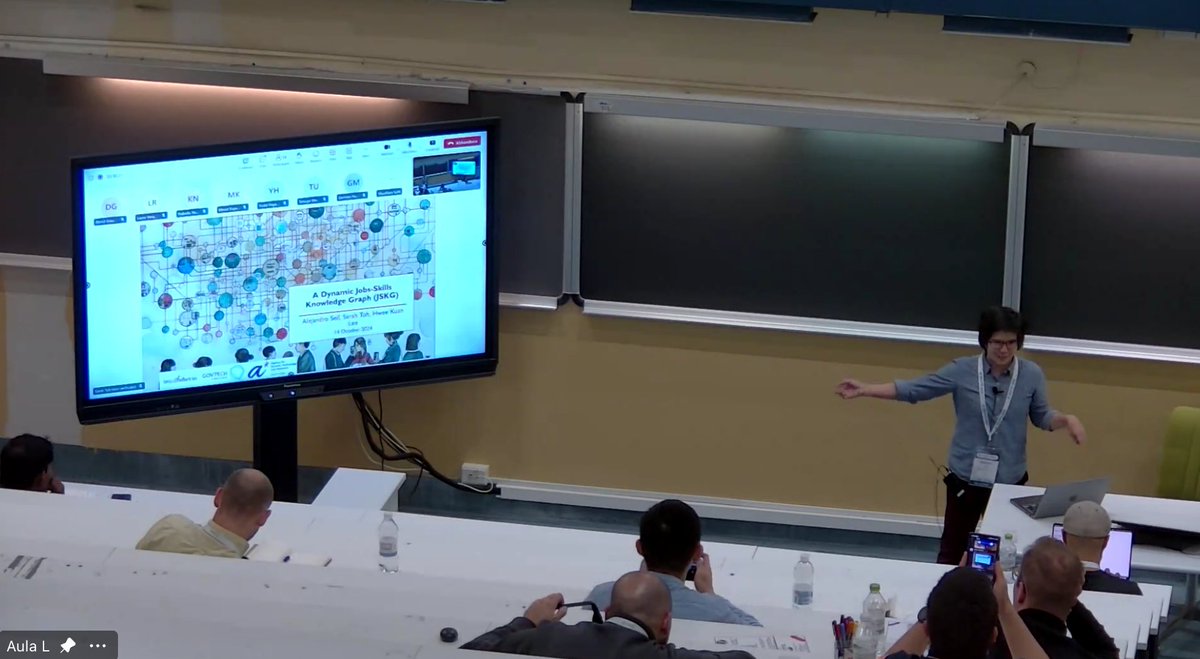 Our final paper presentation of the day, before we move to the panel: "A Dynamic Jobs-Skills Knowledge Graph" presented by Sarah Toh. Get the paper: ceur-ws.org/Vol-3788/RecSy…