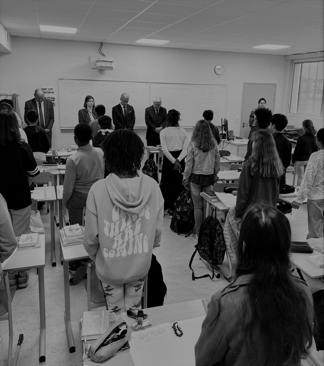 #Hommage l ⚫️ Aujourd'hui au collège Paul Dangla à Agen et en présence d'Alexandre Falco, Directeur Académique des Services de l’Éducation Nationale, Daniel Barnier, Préfet de Lot-et-Garonne a rendu hommage aux professeurs Samuel Paty et Dominique Bernard assassinés dans le cadre