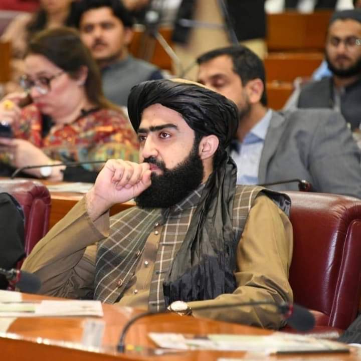 فرقہ واریت کے حوالے سے مفتی رحمہ اللہ نے فرمایا تھا جمعیت علماء اسلام میں جو بھی فرقہ واریت کو فروغ دے گا اسے جمعیت سے باہر پھینک دیا جائے گا۔
اسجد محمود
#MuftiMehmoodConference
<a href="/fazaljamil800/">🇵🇸Fazal Jamil 💔</a>