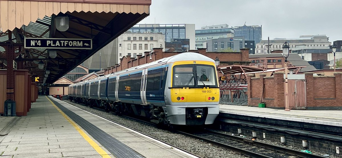 PlatformEdge1's tweet image. Back from holiday!

730/0s have entered service on the Chase line and another 730 has been added to Wolverhampton - Walsall services. 

Also managed to ride on the refurbished Chiltern train to Dorridge #Class168 #Class730