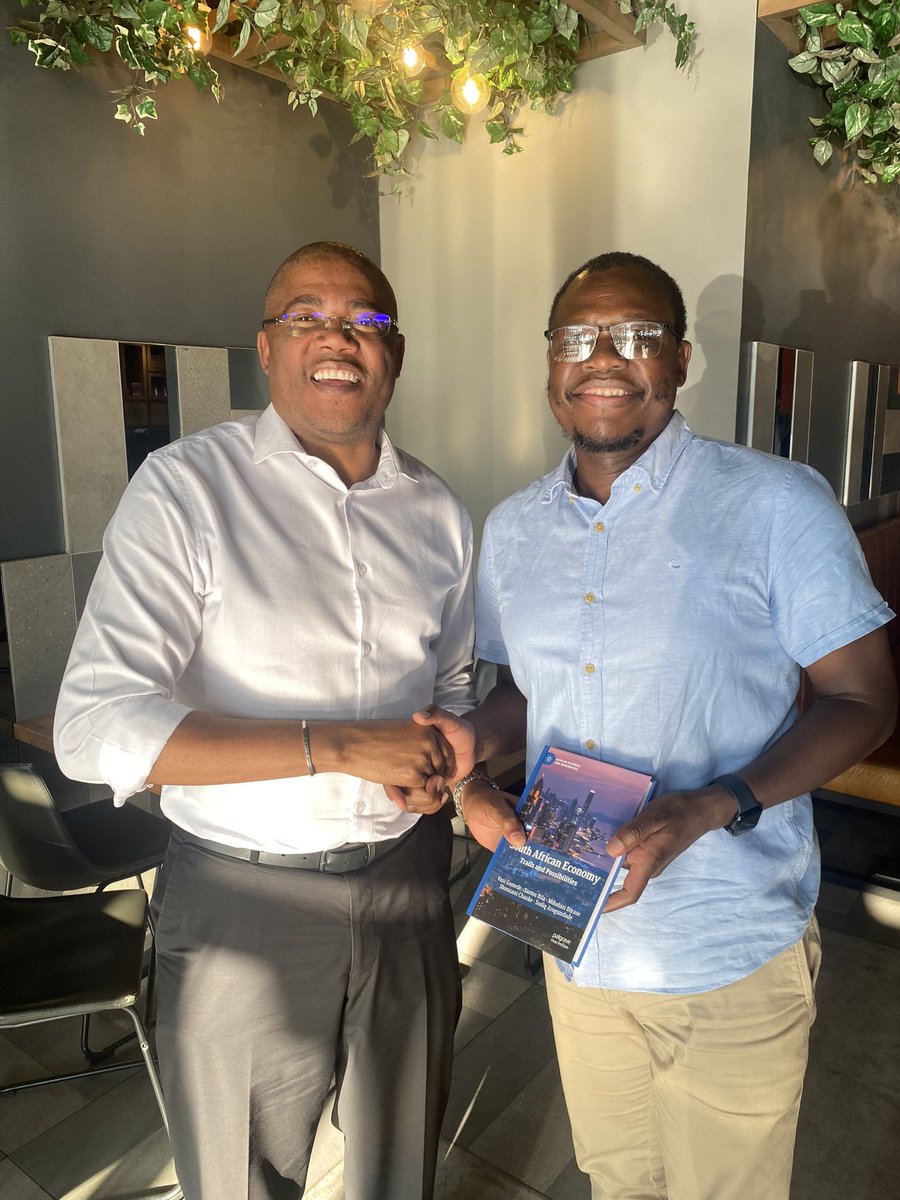 I got to deliver our new book on the South African economy to Zeph Nhleko (DBSA Chief Economist) - Zeph is an old friend since varsity days. He wrote an Endorsement for our new book (link.springer.com/book/10.1007/9…)