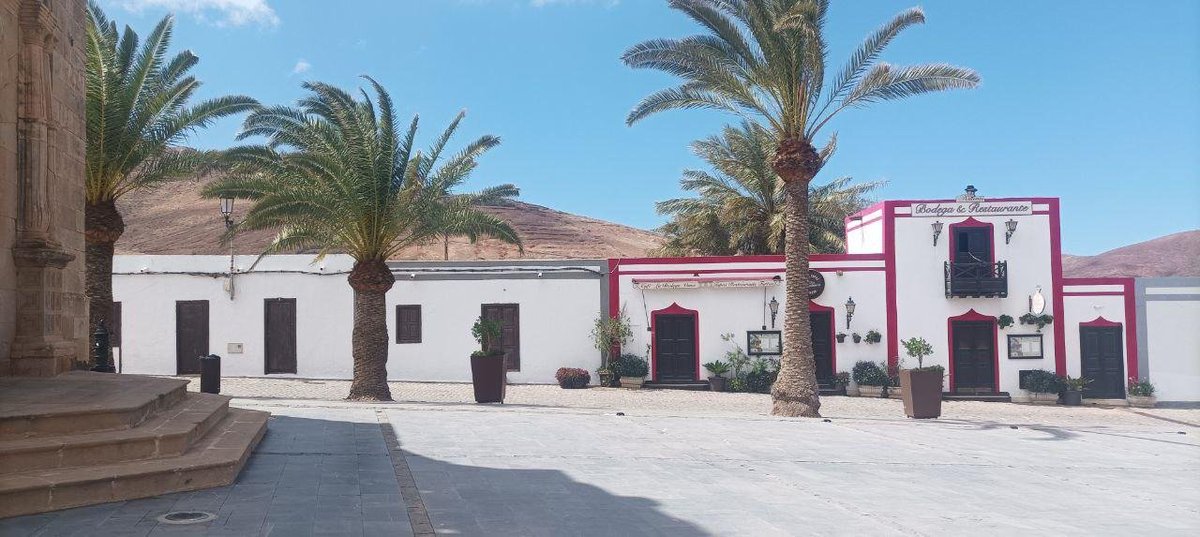 fuerteventurawk's tweet photo. Pequeño y encantador pueblo en las montañas de Fuerteventura.

https://t.co/N0CyTYv4bW

#fuerteventura #pueblos #turismo #romeria https://t.co/szi4Kl2pgu