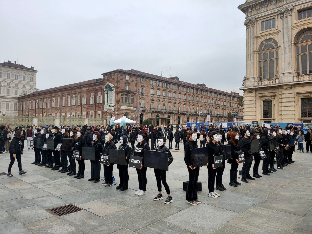 woodstock697's tweet photo. È stato un successo. Grazie a tutti gli attivisti arrivati a #Torino da tutta Italia (alcuni anche da Malta e dalla Georgia).
#Cubodellaverità 
#Cubeoftruth
#AnonymousfortheVoiceless
#Endspeciesism
#GoVegan https://t.co/9VL277JptC