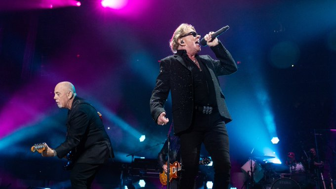 RollingStone's tweet photo. Billy Joel Reunited With Axl Rose and Performed With John Mayer at a Los Angeles Concert.

Watch: https://t.co/gBTHPUE3AA https://t.co/pjfw67ww0T