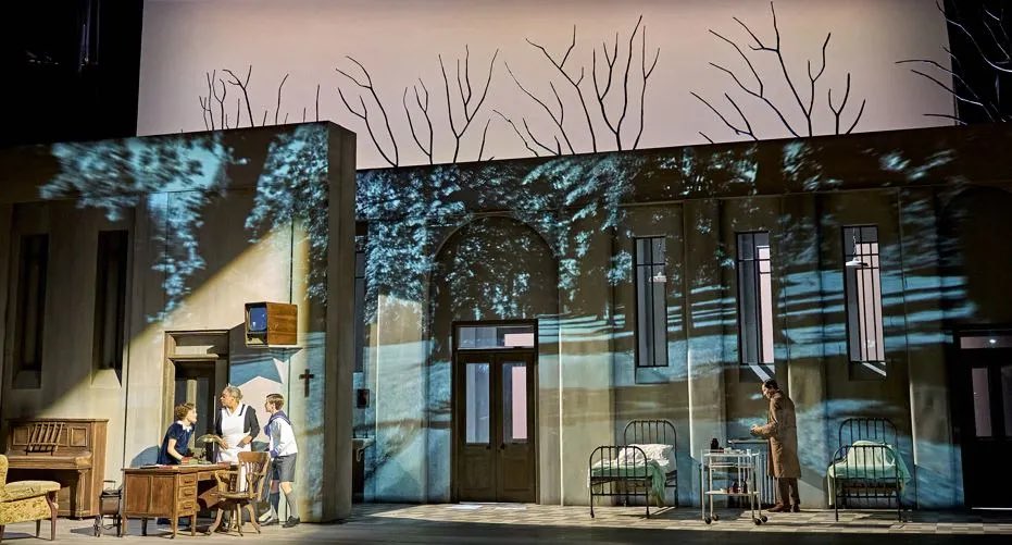 Mark Aspen (@markaspenreview) on Twitter photo “It may require an orchestra of only thirteen players, but the varied colours and sheer tension conjured up by <a href="/DuncanWardMusic/">Duncan Ward</a> and the <a href="/E_N_O/">English National Opera</a> orchestra don’t feel in any way small scale, even in the vast space of the Coliseum…” “It may require an orchestra of only thirteen players, but the varied colours and sheer tension conjured up by <a href="/DuncanWardMusic/">Duncan Ward</a> and the <a href="/E_N_O/">English National Opera</a> orchestra don’t feel in any way small scale, even in the vast space of the Coliseum…”