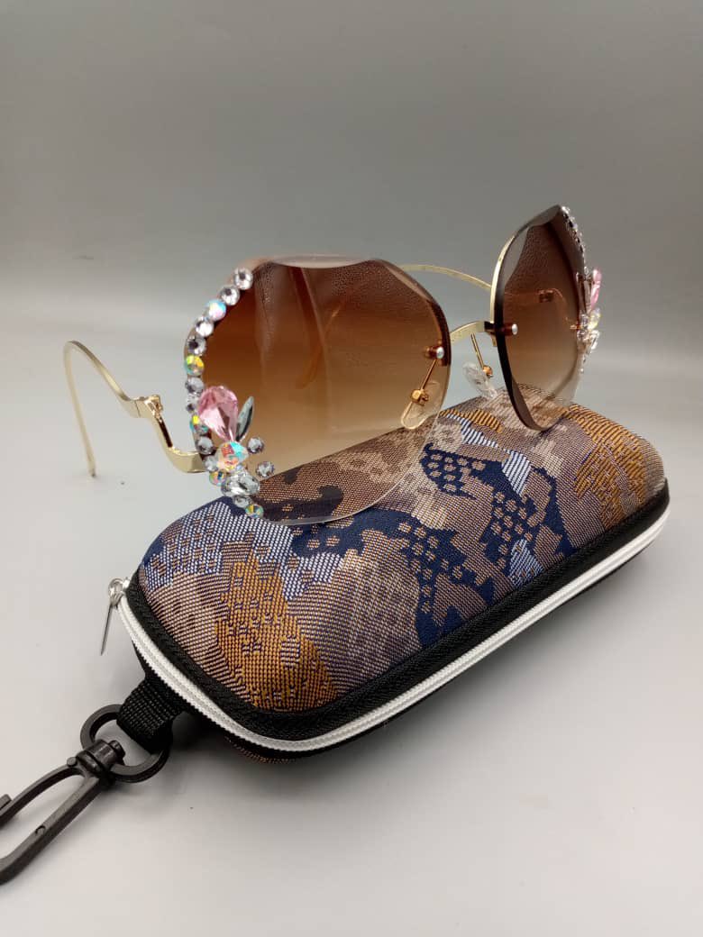 Its_Yhettyqueen's tweet photo. @highchart Fashion Glasses available 

Tag N8,500
#marketspace
#iyaloja https://t.co/jZo3J6Jdaj