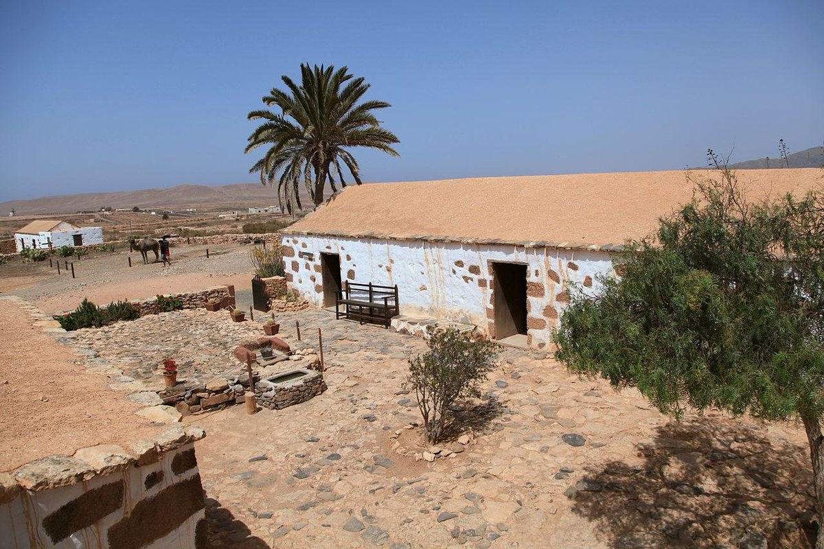 fuerteventurawk's tweet photo. Arquitectura, cultura y tradición en un poblado típico majorero
https://t.co/uaoZb7zTfJ

#fuerteventura #museo #arquitectura #pueblos #canarias https://t.co/18K8RPeiyj