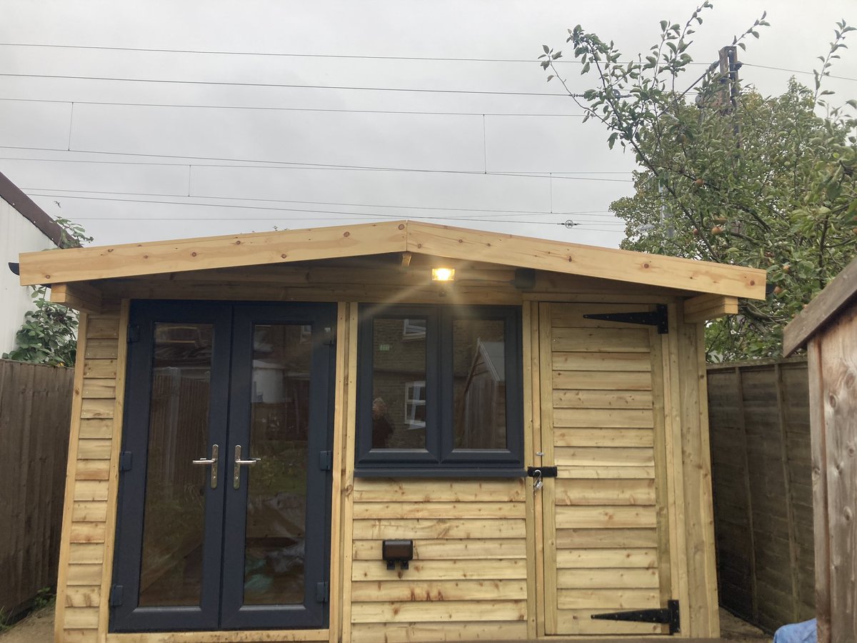 Kate_Bod's tweet photo. And we have electricity! The Bod Pod is complete. #BodPod https://t.co/3ll3NLsmbi