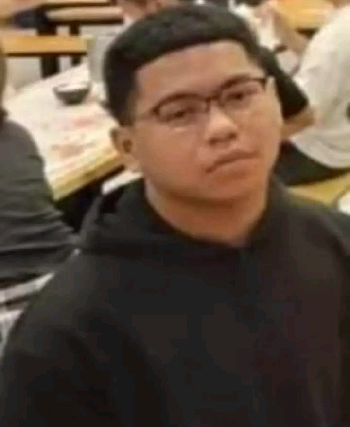 Eyechismis's tweet photo. @m__anu_ Kenjie Alvaran.
Kung makakasalabong niyo isuntok niyo nalang ako pito dapat.

Or padalhan niyo ng anim na iphone 16 at tatlong truck ng buhangin. https://t.co/z8TTh7biTL