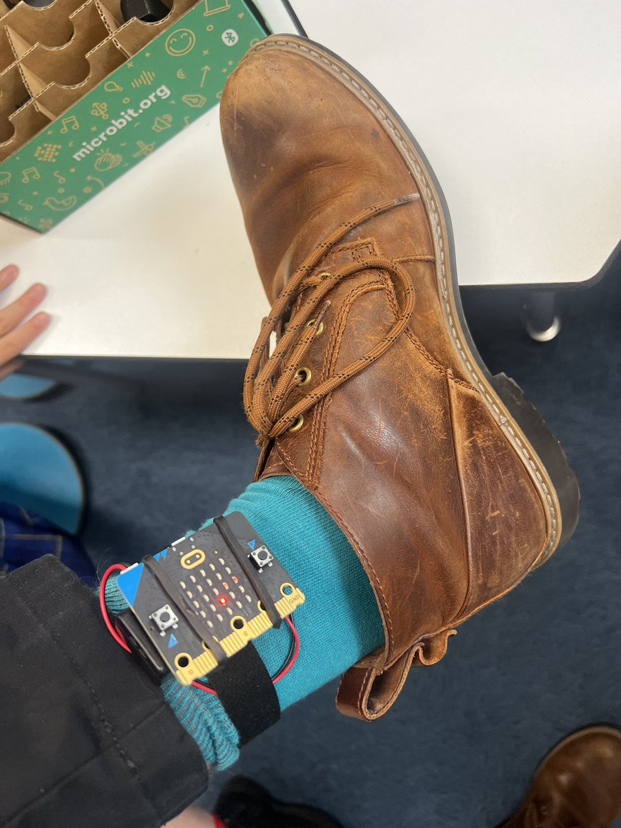 Harry Earnshaw ADE23 tweet media