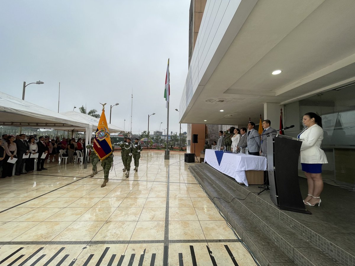StoDomingoCJ's tweet photo. La Dirección Provincial de @StoDomingoCJ desarrolló el Minuto Cívico en el marco de la conmemoración del Día del Servidor Judicial. Asisten autoridades de @CorteStoDomingo, @FiscaliaEcuador, @DefPublicaEC,   @FFAAECUADOR y servidores judiciales. https://t.co/2oYv2Op5xw
