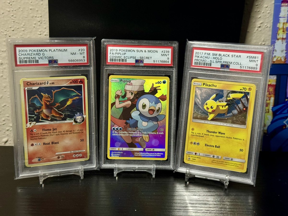 Gddo_stc's tweet image. TCG Fam x we got a #PokemonGiveaway !
 
Hit like ❤️‍🔥
Repost  🔊
Follow us 🔥 

Winner will be picked October 25th

Winner will be choosing ONE of the three Pokemon slabs, Charizard, Piplup, Pikachu

Good Luck 🍀🍀🍀