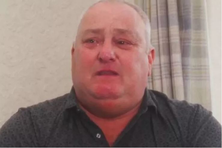 A pregnant daughter 'couldn't stop thinking' her father might not live to see the baby as she raced for a defibrillator to try to save his life  tinyurl.com/yn2dyws2