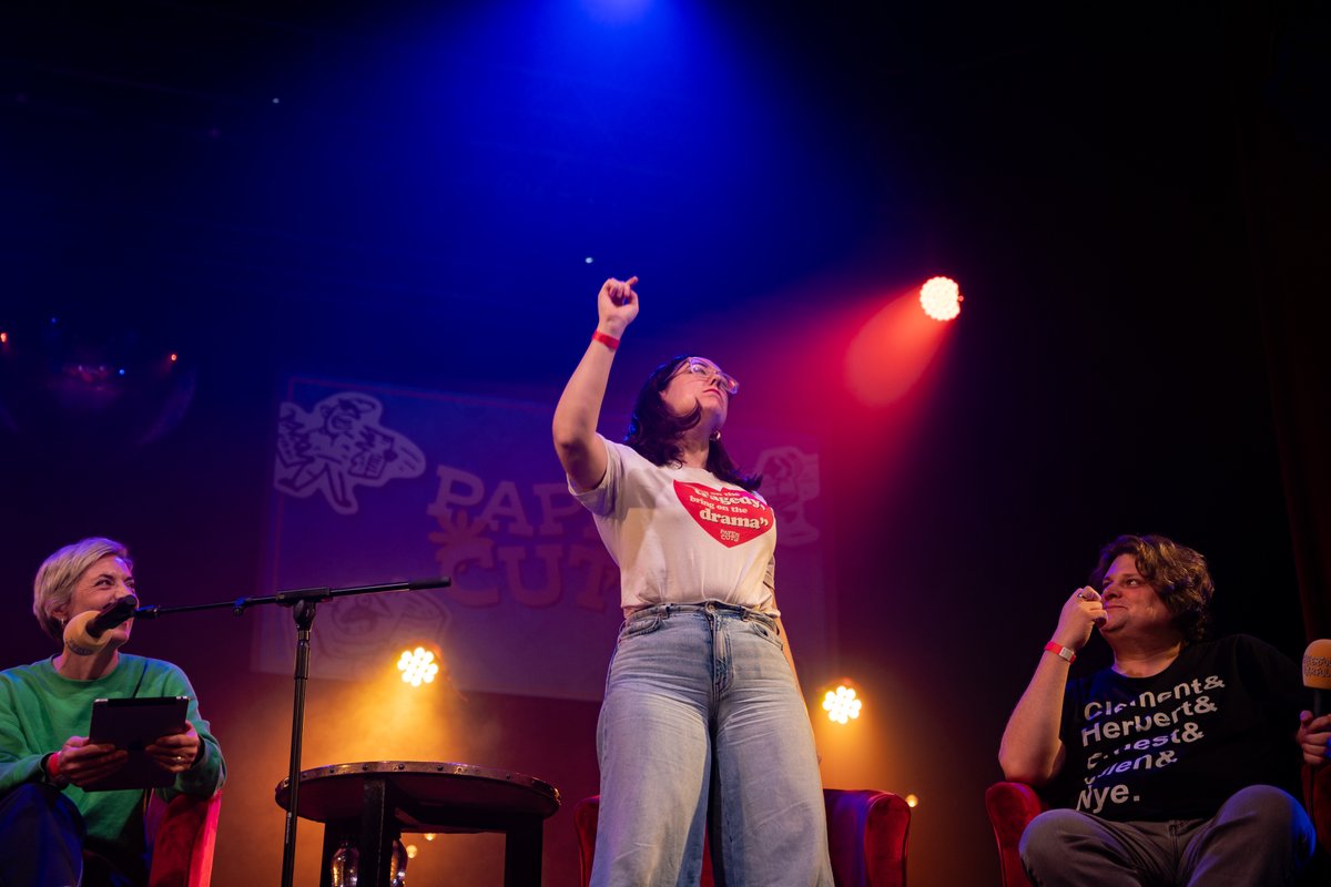 😍 Look at these legends! 

📰 𝗣𝗮𝗽𝗲𝗿 𝗖𝘂𝘁𝘀: 𝗟𝗶𝘃𝗲 📰 
🚀Our 2nd headliner of Day 1, absolutely rocking <a href="/TheClaphamGrand/">The Clapham Grand</a> 

⏩ See Gráinne at the fest - again - this Sat with <a href="/ChesneyHawkes/">chesneyhawkes</a> live! 
🎟️ cheerfulearful.podlifeevents.com/festival/the-w…