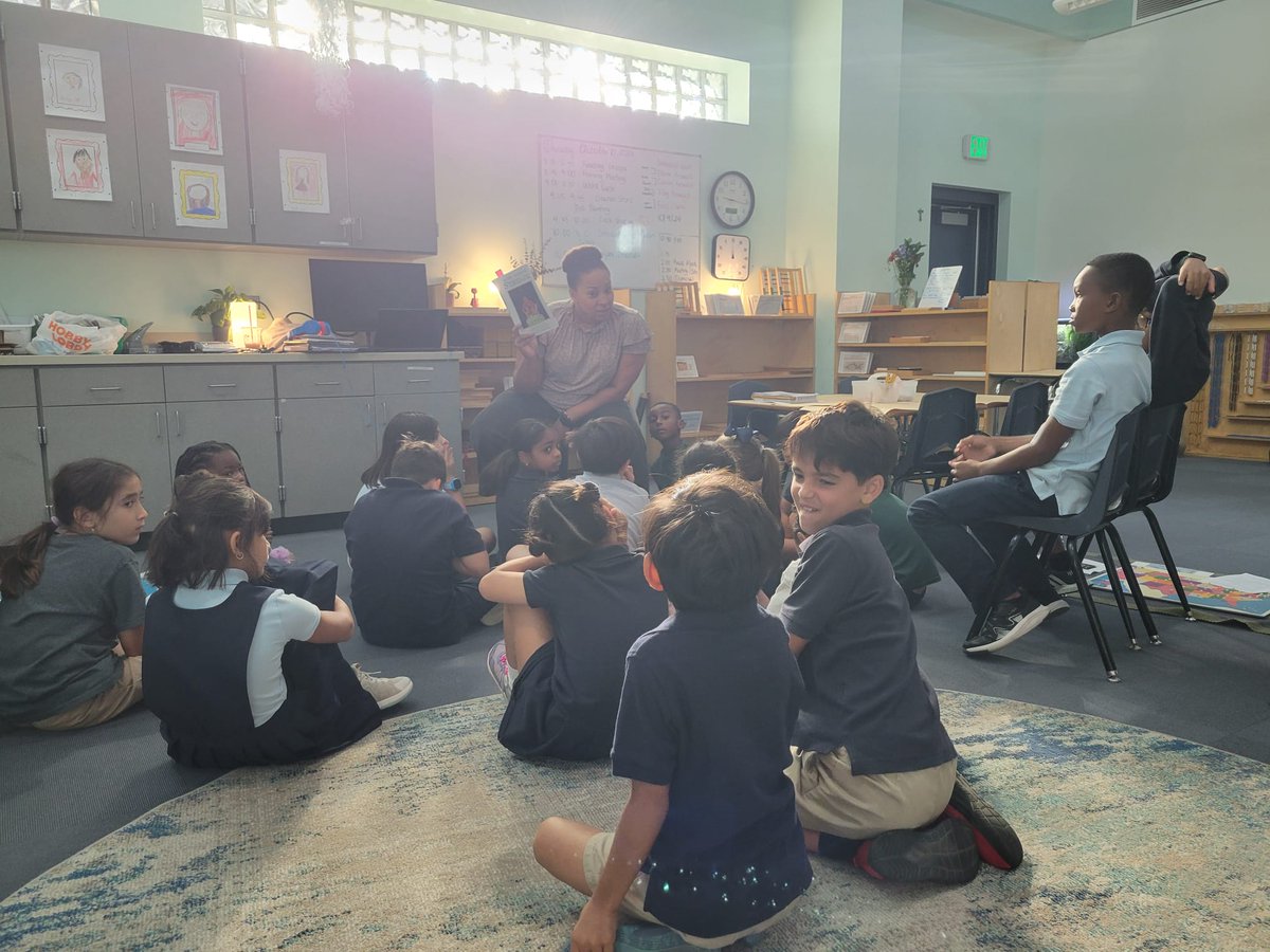 MontessoriHTX's tweet image. Our #LowerElementary students have been exploring North American Indigenous cultures! 🎨 They crafted coil pots inspired by Mayan pottery, tasted cacao beans, &amp;amp; made Mayan hot chocolate. They also learned dot painting through stories like Turtle Island, connecting art to history.