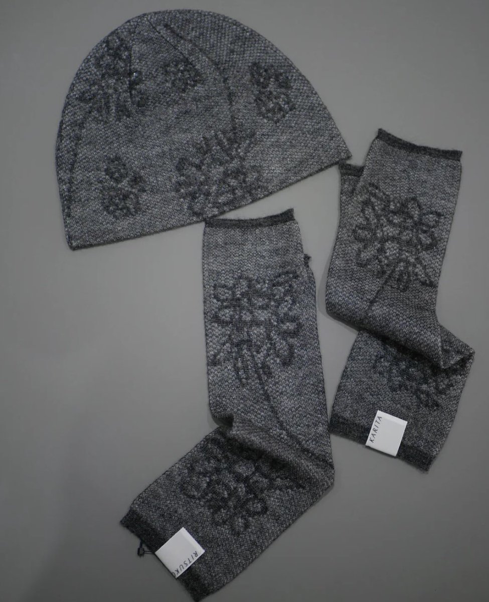 Online store〕 Flower lame beanie〔rich〕 リブなしのフラワー柄