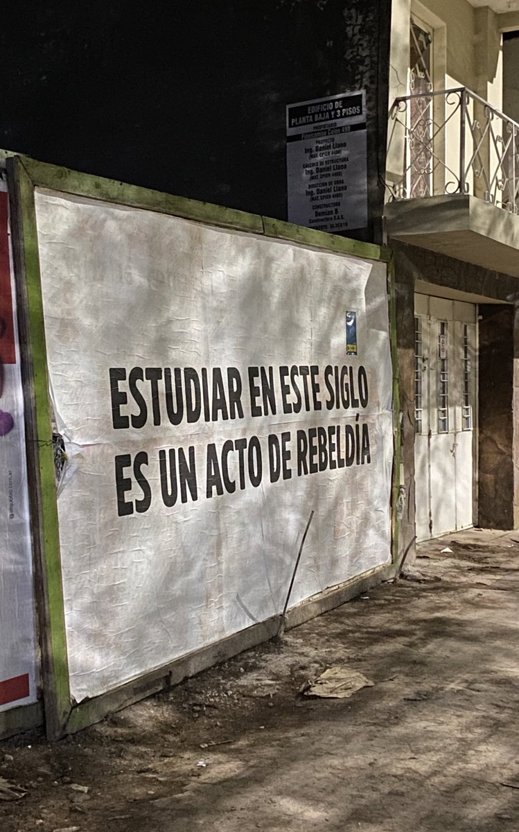 DaliLuquesi's tweet photo. esquina Colón y San Luis. Paraná, Entre Ríos https://t.co/tyCiei8VVl