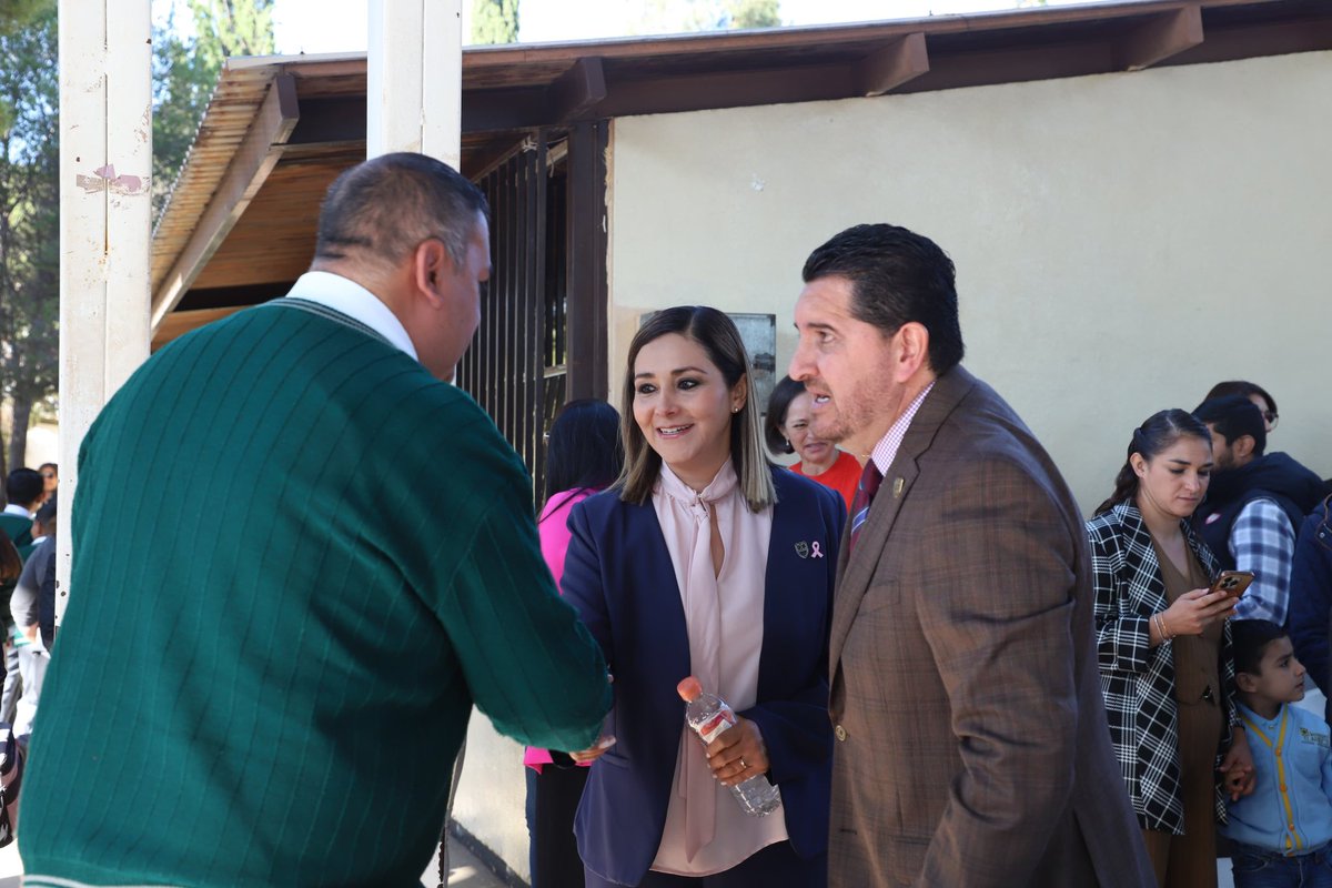 Comenzamos este gran Lunes con una visita especial a la escuela primaria Álvaro Obregón. 

Es un gusto compartir con los más pequeños y apoyar sus actividades. ¡Vamos juntos por una educación de calidad en Fresnillo! 📚 #FresnilloBienHecho 🌅