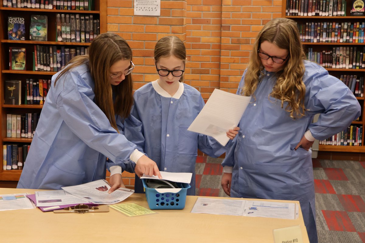 MidlandPS's tweet image. 6th-grade students in CSI class applied their medical skills and knowledge about vital signs to community volunteers for a real-world experience.
.
.
#CSIclass #MidlandPublicSchools #NortheastVikings #JeffersonHuskies #MiddleSchool