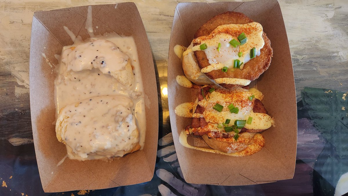 MollyJoRosen's tweet image. Tomorrow re-starts the nine workouts in six days routine. But today's the last day in Lex for a hot minute so we biscuit. And few biscuits are better than @DV8Kitchen!