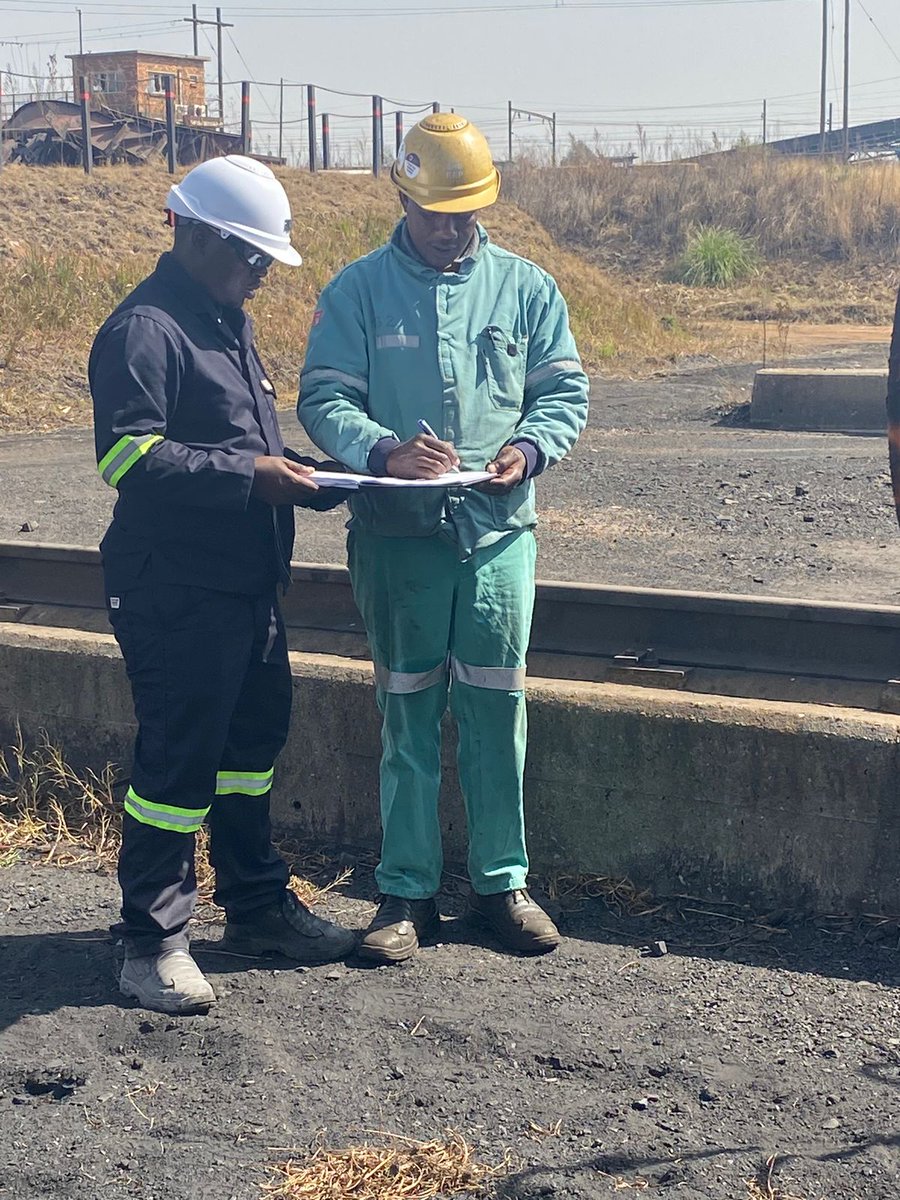 innosaprojects's tweet image. On-site collaboration with our client to discuss project progress and ensure everything is on track.

#ClientInteraction #ProjectPartnership #InnosaProjects #engineering #3Dscanning