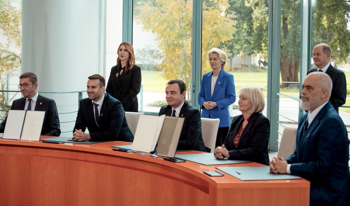 rccint's tweet image. Regional Cooperation came through once again at the #BerlinProcessSummit today - #CRM2 signed + Agreement on access to education & 2 declarations adopted - on R&I + FDI
Good to witness #BerlinProcess leaders acknowledging the results under the RCC-coordinated #CRM and expressing…