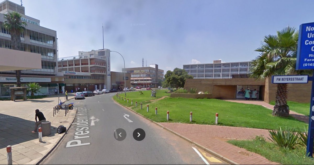 NowVaal's tweet photo. Abandoned municipal building on 92 President Kruger st Vanderbijlpark in front of El Paso spur, 2010 vs 2024 https://t.co/ZuoGYsCbcM