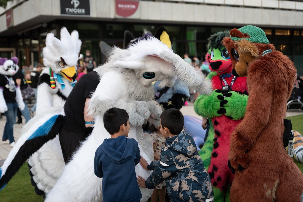 Fun for all ages at #Eurofurence! Photos from Friday at #ef28
Also available at photos.adelair.cool/gallery/2SIDFg…