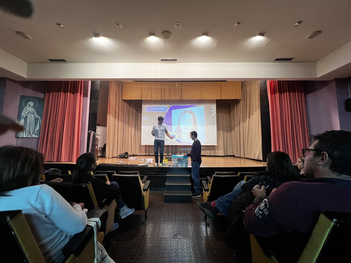 MilagrosaZamora's tweet photo. ¡Los profes seguimos formándonos! hoy hemos tenido nuestra primera sesión del curso de Robótica: fundamentos del pensamiento computacional! Gracias @arciprestre2009

#ColegiosHHCC #MilagrosaZamora #formaciónprofesorado https://t.co/xNfsl6B4Lg