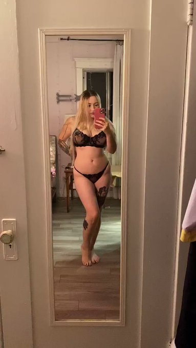 Wirst du einen Steifen bekommen, wenn du mich nackt siehst? 😏💦Magst du Sex ohne Kondom? Sag es mir ehrlich🍑🥵