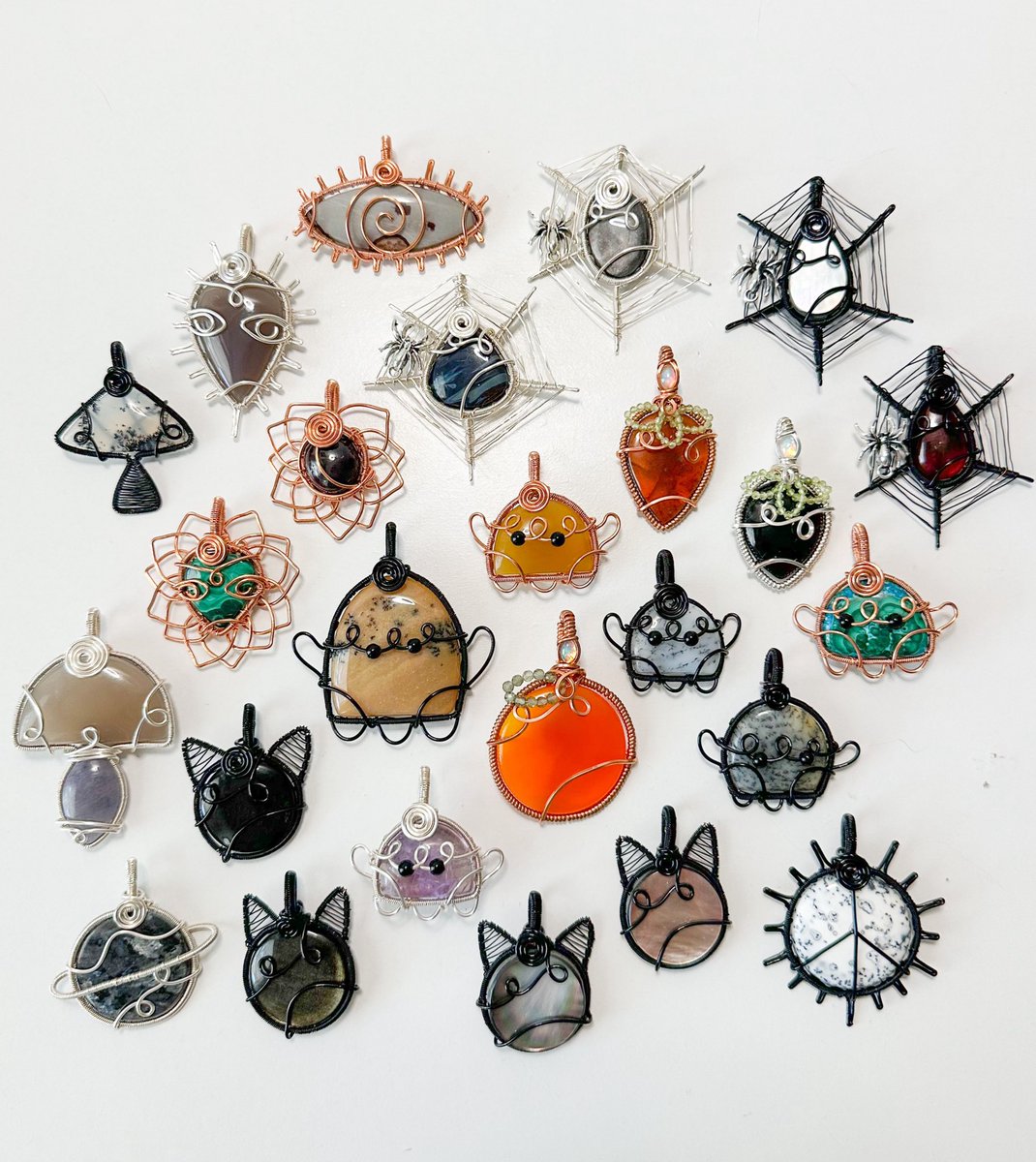 the crystals            🎃👻🕸️         the pendants

“HOCUS POCUS” collection coming Friday October 18th at 8pm eastern time <3