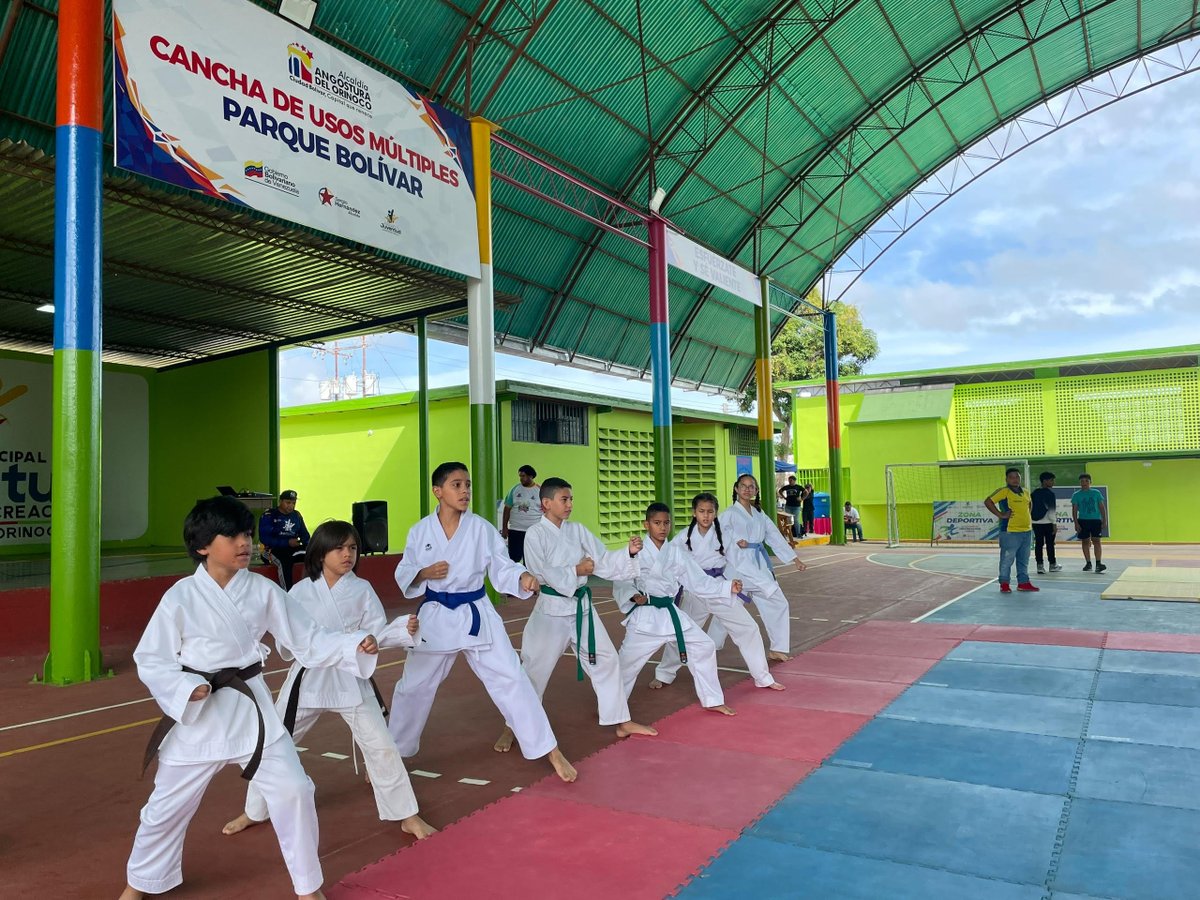 #NoticiasCapital Exitosa I Expojuventud Deporte y Recreación 2024 #CiudadBolívar con exhibiciones, competencias, acompañados por grandes atletas como los hermanos Limardo.. El parque Bolívar, espacio perfecto para consolidar actividades de masificación deportiva. <a href="/ImjuderaoCBO/">ImjuderaoCBO</a>