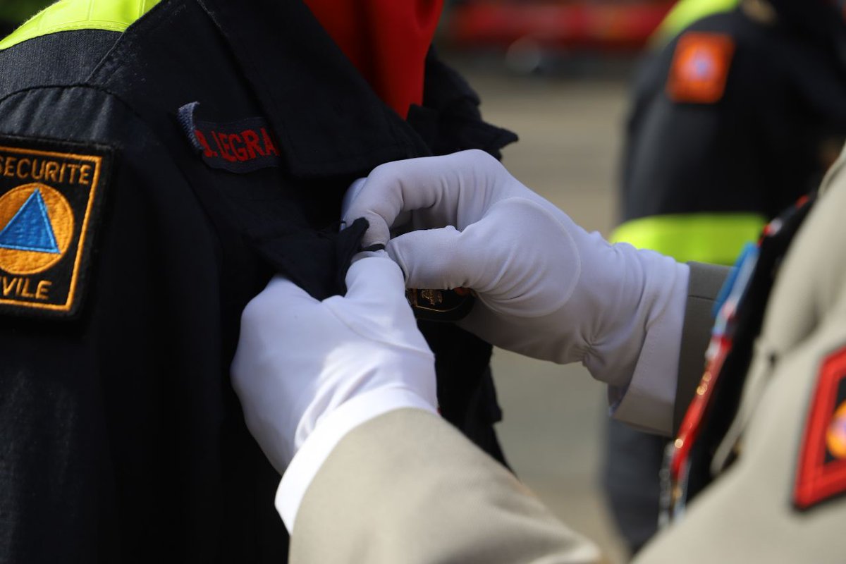 SecCivileFrance's tweet photo. 📍 Prise de commandement de la 4e unité d’instruction et d’intervention de la Sécurité civile à #Libourne. 

🤝 En présence du @DG_SecCivile et du @PrefAquitaine33, le lieutenant-colonel Legrand a pris ce matin le commandement de la nouvelle unité de sapeurs-sauveteurs. 

🌍 Elle rejoint l'@uiisc1, l'@UIISC5CORTE et l'@Uiisc7 pour intervenir en France et partout dans le monde, sur toute catastrophe naturelle ou technologique. 

🎖️ À cette occasion, 7 sapeurs-sauveteurs ont été décorés de la médaille de la sécurité intérieure pour leur engagement exemplaire sur le séisme en #Turquie et sur les feux de forêt 2023 en #Grèce.