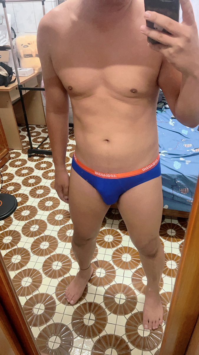 朋友說，我把三角穿的很好看🤣🤣  你覺得呢？