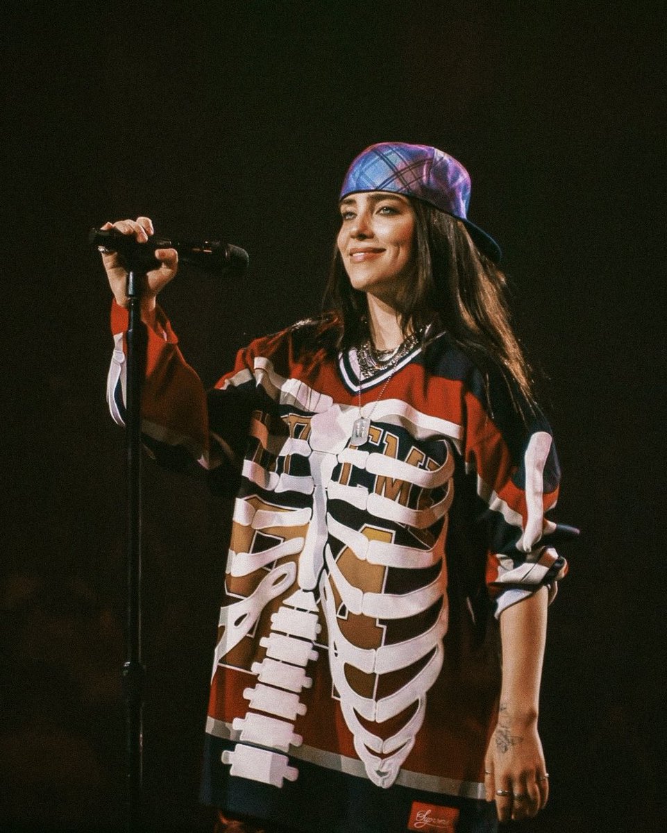 billie ★ tweet media