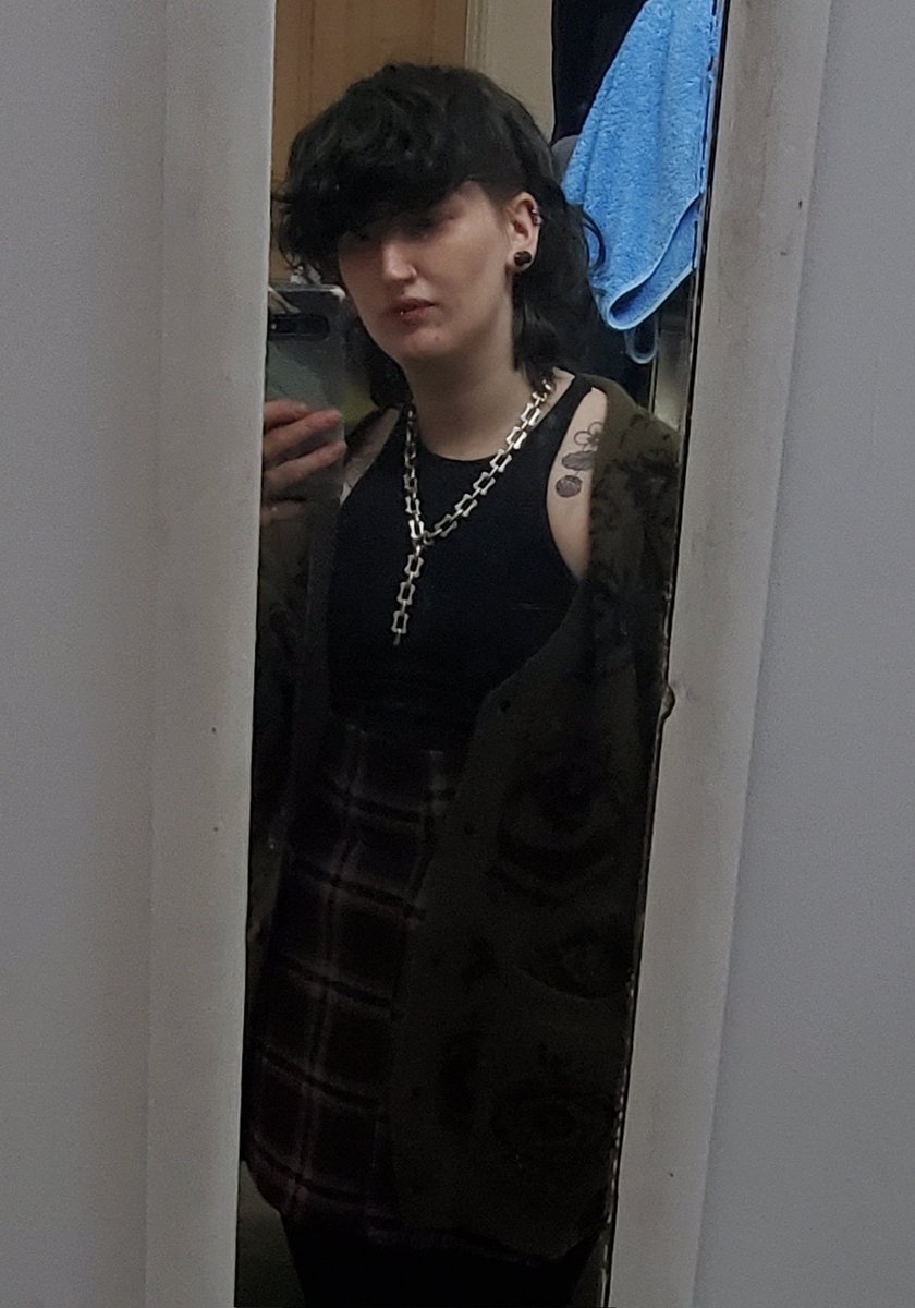 got this incredibly jonathan sims coded cardigan from depop and will be making it my entire personality for the foreseeable future!