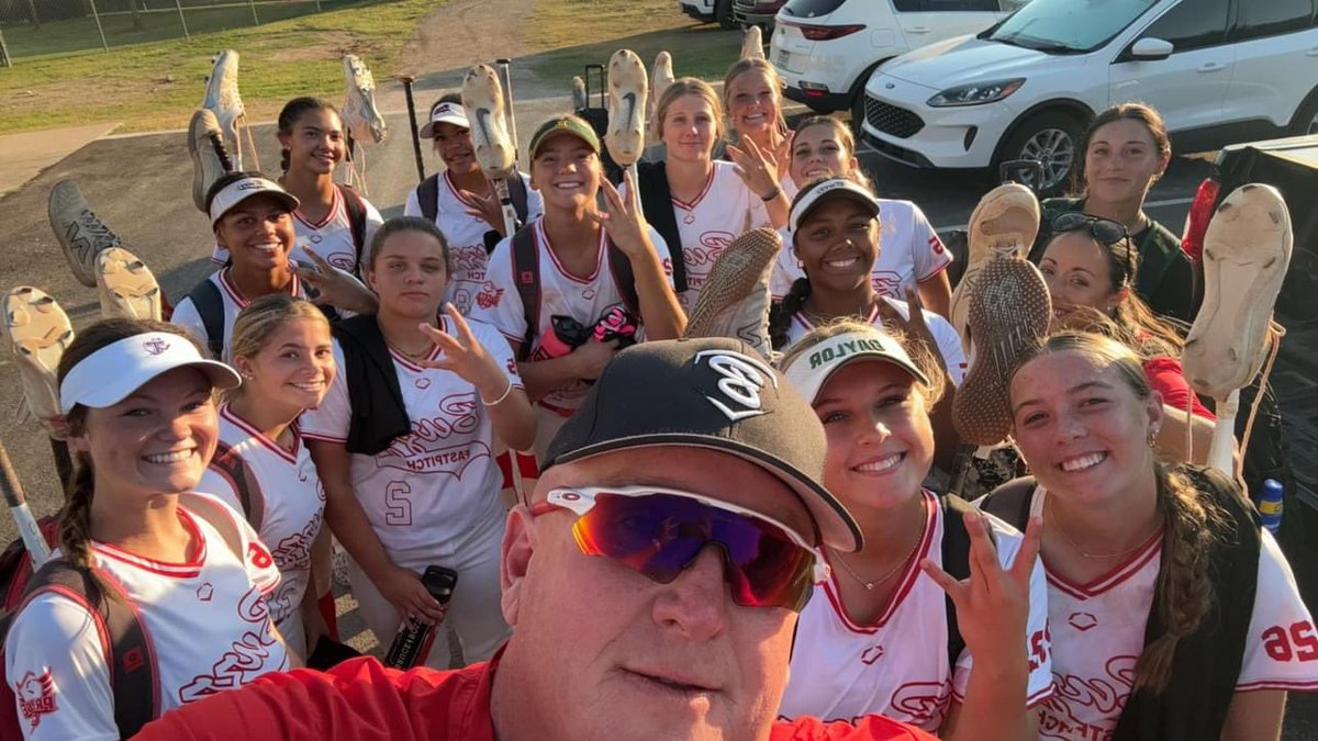 DentonJourney's tweet image. Love being on the diamond with my girls! @BuzzCentex #alwaysworking