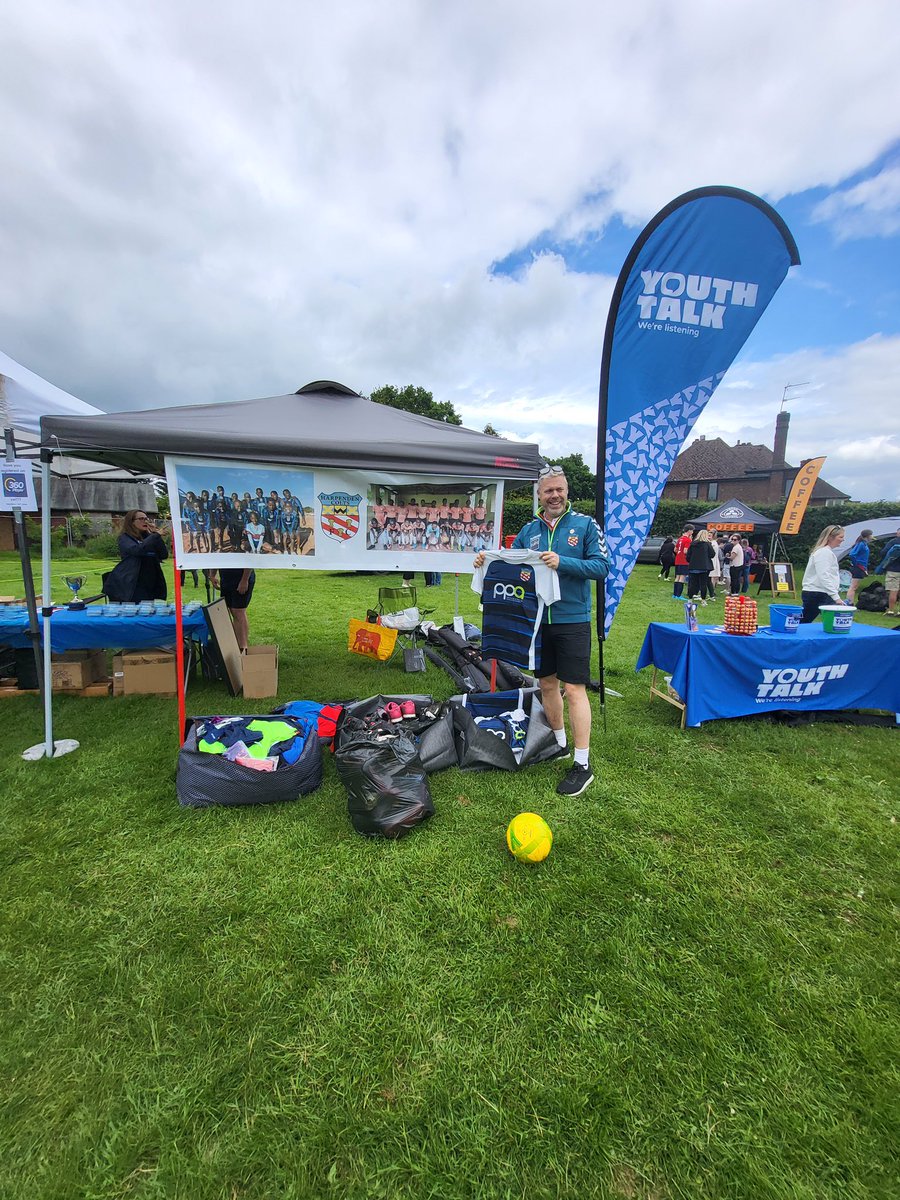 KitAid's tweet image. Wonderful to see the @HarpendenColts shirts collected in June now bringing smiles to players from @Fafaliorg in #Accra #Ghana
Many thanks to Ed Venner and the team at Colts for their long term support
@HertfordshireFA @HertsSheriff