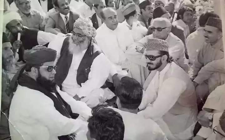 JUIAnswersBack's tweet image. پی این اے ضلع پشین ریسٹ ہاؤس 
مولانا مفتی محمود 
شاہ احمد نورانی 
 خان عبدالولی خان  .
میر غوث بخش بزنجو...
سردار عطاءاللہ مینگل...
نوابزادی نصراللہ خان 
ظہور الہی.
اصغر خان .
حبیب جالب.

#MuftiMehmoodConference